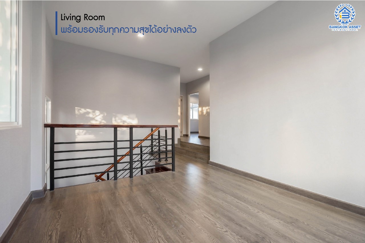 บ้านมือสองตกแต่งใหม่ ม.บางกอกบูเลอวาร์ด ราชพฤกษ์-พระราม5 หลังใหญ่ดีไซน์สุดหรู เนื้อที่ 83 ตร.ว. บนสังคมคุณภาพ SC Asset* ฟังก์ชันจัดเต็ม 4 ห้องนอน 4 ห้องน้ำ (ห้องนอนชั้นล่างพร้อมห้องน้ำในตัว) 2 ที่จอดรถ บนทำเลติดถนนราชพฤกษ์ ใกล้วงเวียนพระรามห้า ,ทางด่วนศรีรัช และเพียง 10 ถึงรถไฟฟ้า "สถานีบางรักใหญ่"